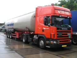 Scania-124-L-420-Vos-Grote-Reck-160905-01