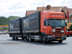 Scania-124-L-420-Vos-Holz-250609-01
