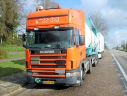 Scania-124-L-420-Vos-Rouwet-130508-01