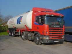Scania-144-L-460-rot-Voss-110806-01