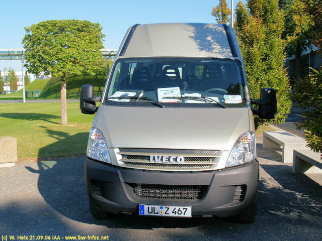 Iveco-Daily-III-35-S-10-silber-220906-01.jpg - Iveco Daily 35 S 10