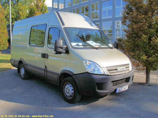 Iveco-Daily-III-35-S-10-silber-220906-02.jpg - Iveco Daily 35 S 10