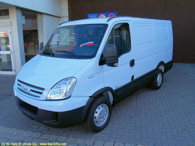 Iveco-Daily-III-35-S-10-weiss-220906-01.jpg - Iveco Daily 35 S 10