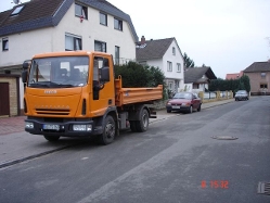 Iveco-EuroCargo-80-E-17-orange-Wilhelm-121205-01