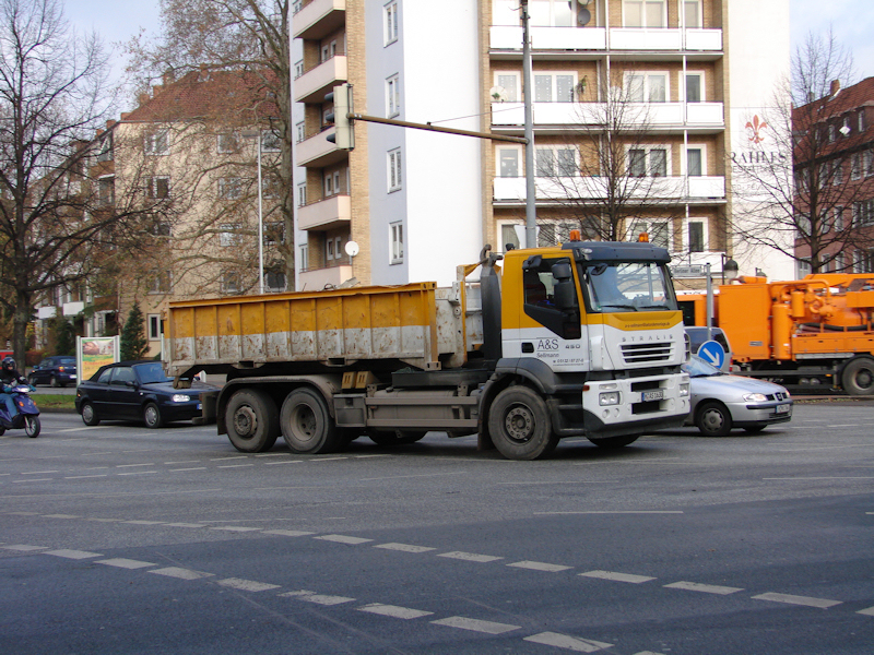 Iveco-Stralis-AD260S45-weiss-gelb-Weddy-131108-01.jpg - Iveco Stralis AD 260 S 45Clemens Weddy