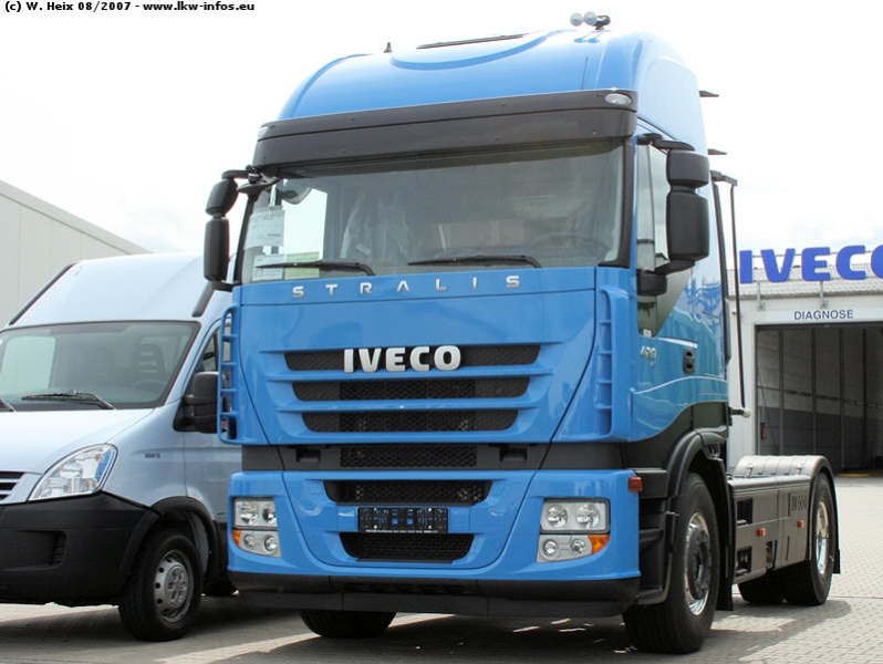 Iveco-Stralis-AS-II-440-S-42-blau-300807-01.jpg - Iveco Stralis AS 440 S 42