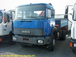 Iveco-180-23-blau-100904-1