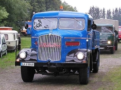 MAN-F8-blau-180-PS-Niedermeier-141104-1