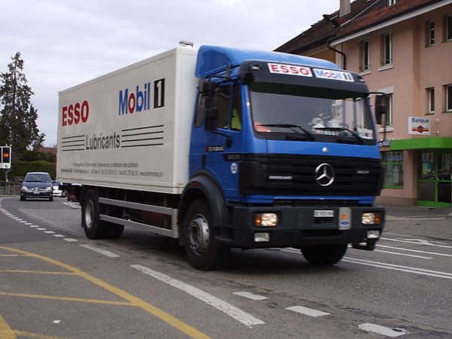 MB-SK-1831-Esso-Mobil-Junco-311205-01.jpg - Mercedes-Benz SK 1831Hugo Junco
