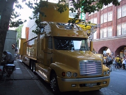 Freightliner-Coronado-gelb-(Hennig)-1