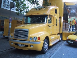 Freightliner-Coronado-gelb-(Hennig)-2