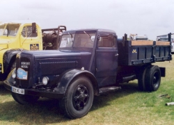 Berliet-Diesel-dunkelblau-Thiele-180205-01