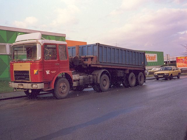 Roman-Diesel-rot-blau-AKuechler-240105-01.jpg