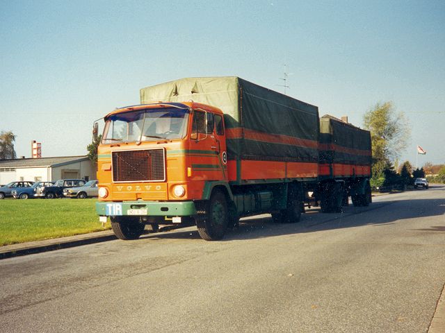 Volvo-F88-orange-AKuechler-240105-01.jpg