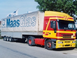 Iveco-EuroStar-Emons-Maas-Glas-RElskamp-031205-01