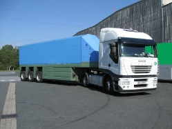 Iveco-Stralis-AS-weiss-Brock-171210-01