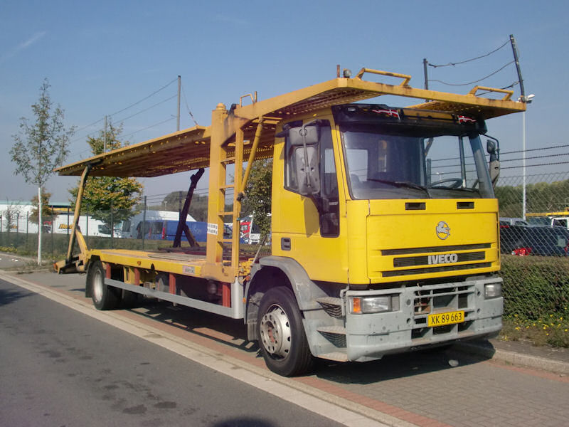 Iveco-EuroCargo-gelb-DS-030110-01.jpg - Trucker Jack
