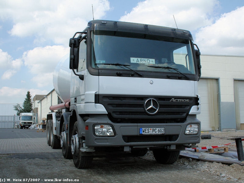 MB-Actros-MP2-3241-weiss-250707-04.jpg