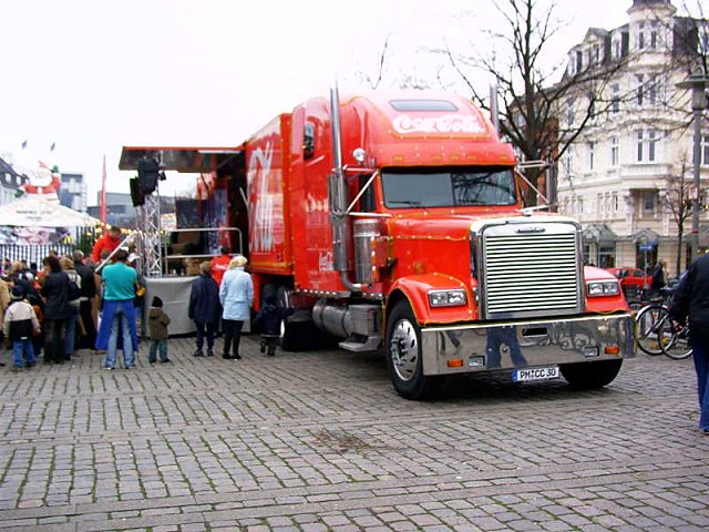 Freightliner-Coca-Cola-Showtruck-(Dolezal)-2.jpg - Klaus Dolezal