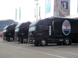 Iveco-Stralis-AS-II-440-S-50-schwarz-Strauch-161107-04