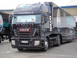Iveco-Stralis-AS-II-440-S-50-schwarz-Strauch-161107-05