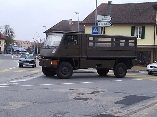 Bucher-4x4-Schweizer-Armee-Junco-201205-01.jpg - Hugo Junco