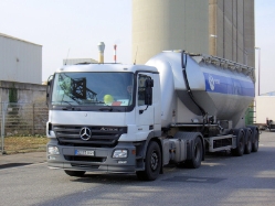 MB-Actros-MP2-1832-weiss-Szy-141708-01