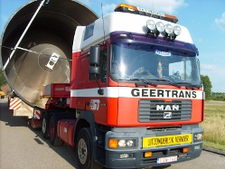 MAN-F2000-Evo-Geertrans-Rouwet-050709-04