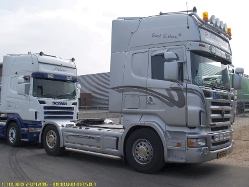 110-Scania-R-500-silber-230406-01