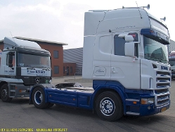 111-Scania-R-500-weiss-blau-230406-01