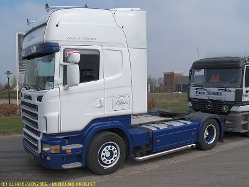 112-Scania-R-500-weiss-blau-230406-01