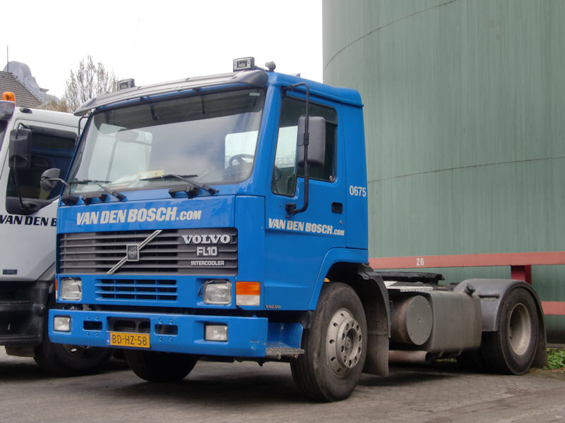 Volvo-FL10-vdBosch-DS-260610-02.jpg - Trucker Jack