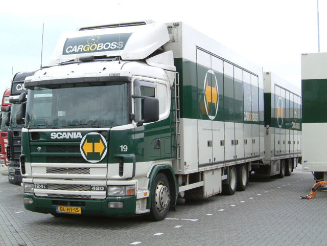 Scania-124-L-420-Cargoboss-vMelzen-250207-01.jpg - Henk van Melzen