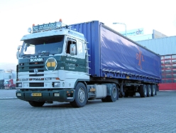 Scania-143-H-420-Cargoboss-vMelzen-311206-02