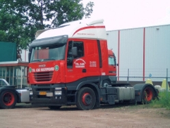 Iveco-Stralis-AS-440S48-Cox-Levels-030805-01