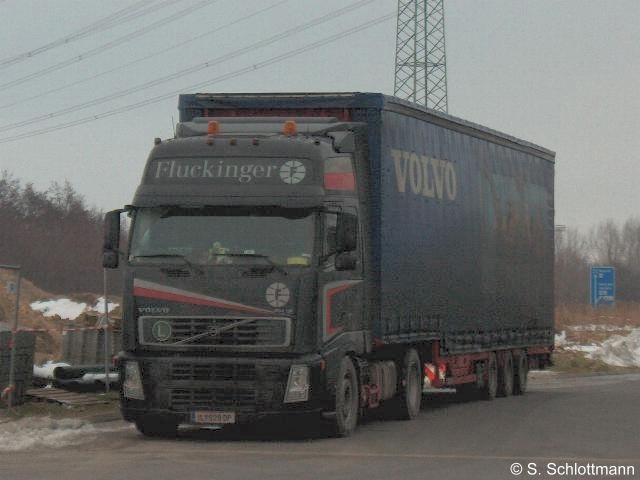 Volvo-FH12-460-Fluckinger-Schlottmann-070106-01.jpg