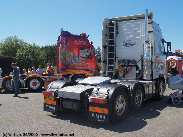 Volvo-FH12-Guldager-The-Duckling-280605-04.jpg