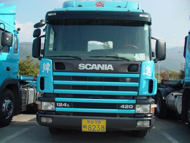 Scania-124-L.420-Hanjin-Jeong-011104-1.jpg