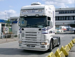 Scania-124-L-420-Hansson-Willann-140804-1