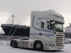 Scania-R420-Nils-Hansson-Schlottmann-300110-01