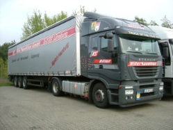 Iveco-Stralis-AS-Hiller-Wittenburg-140105-04