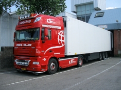 DAF-XF-105460-Hovotrans-rot-Holz-030608-01