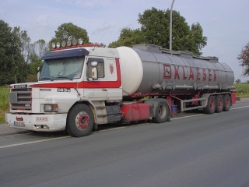 Scania-143-M-Klaeser-Voss-110806-01