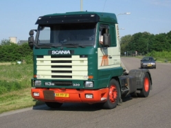 Scania-113-M-320-Meulenberg-Bocken-311005-03
