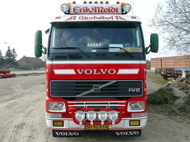 Volvo-FH12-Moldt-Willann-040504-2.jpg - Michael Willann