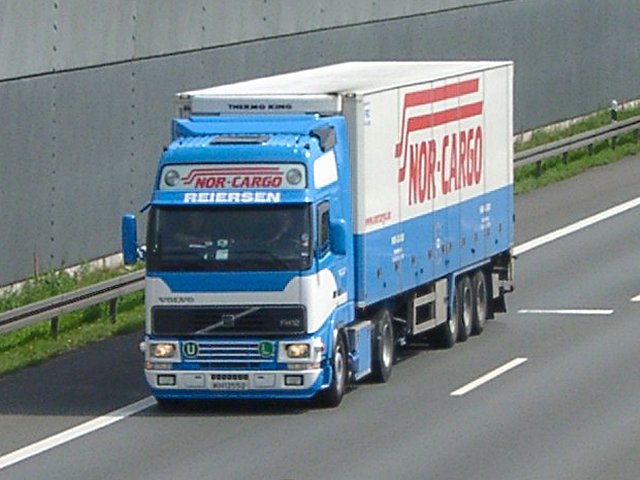 Volvo-FH12-KUEKOSZ-Nor-Cargo-Willann-310104-1.jpg - Michael Willann