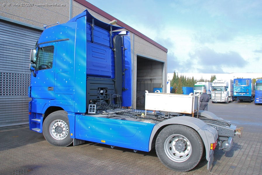 MB-Actros-3-Herpa-Truck-Schumacher-210209-05.jpg