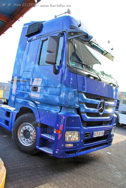 MB-Actros-3-Herpa-Truck-Schumacher-210209-06.jpg