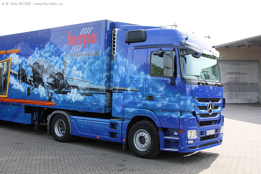MB-Actros-3-Herpa-Truck-Schumacher-090509-05.jpg