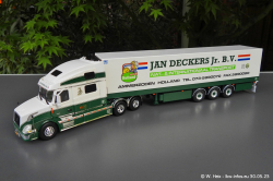 20230530-Deckers-Jan-00001